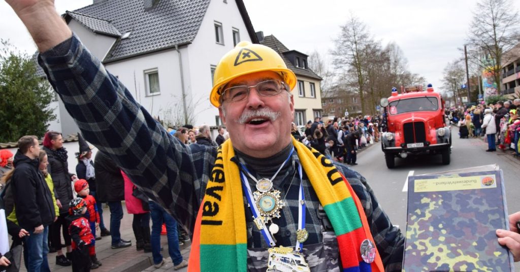 Karneval: Rudi Haller auf dem Rosenmontagsumzug in Dorsten / Foto: Olaf Hellenkamp