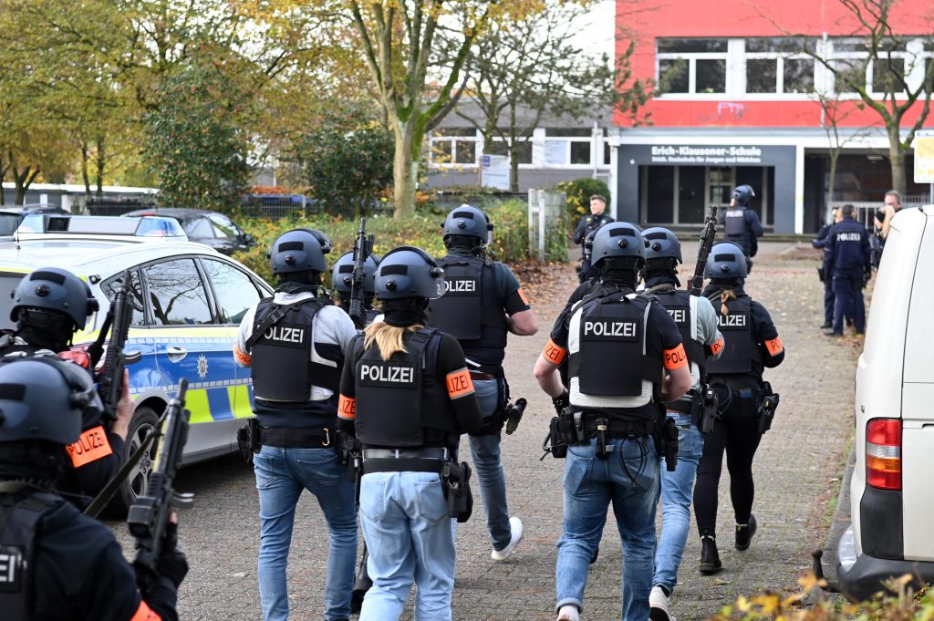 Großeinsatz der Polizei: Am Mittwochmorgen kam es an der Neuen Schule in Dorsten Holsterhausen zu einer Amokdrohung. 