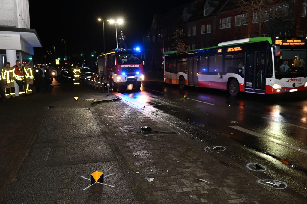Am Mittwochabend (15.11.2023) kam es am Ostwall in der Dorstener Innenstadt zu einem Verkehrsunfall mit einer verletzten Person. 