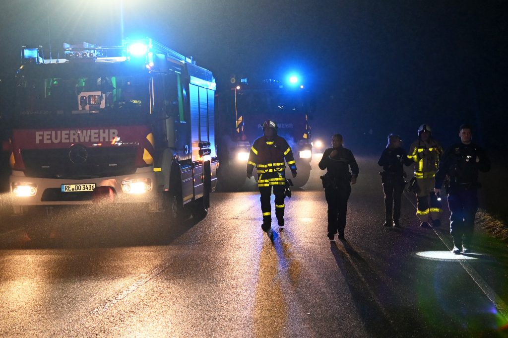 Blitzeis in Dorsten: Bei Unfällen auf der Bundesstraße 58 landen Autos im Straßengraben. 