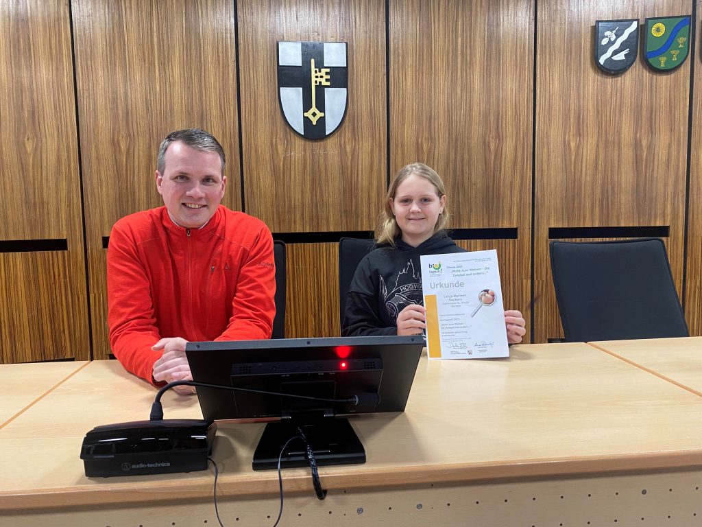 ürgermeister Tobias Stockhoff hat Lenja Deckers im Rathaus empfangen. Die zwölfjährige Dorstenerin hat beim NRW-Landeswettbewerb „bio-logisch“ unter mehr als 1600 Teilnehmerinnen und Teilnehmern den 15. Platz belegt.