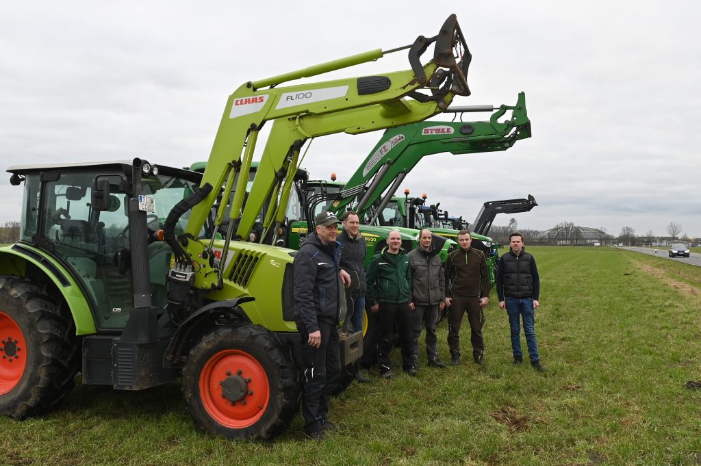 Weitere Bauernproteste auch in Dorsten: Mit einem dezentralen "Treckerleuchten" machten die Landwirte auf ihre Situation aufmerksam - und ernteten Verständnis.