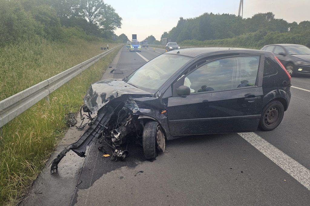 Am Samstagmorgen ereignete sich auf der A 31 ein schwerer Unfall mit einem Ford Fiesta aus Bochum. Der Fahrer wurde dabei so schwer verletzt.