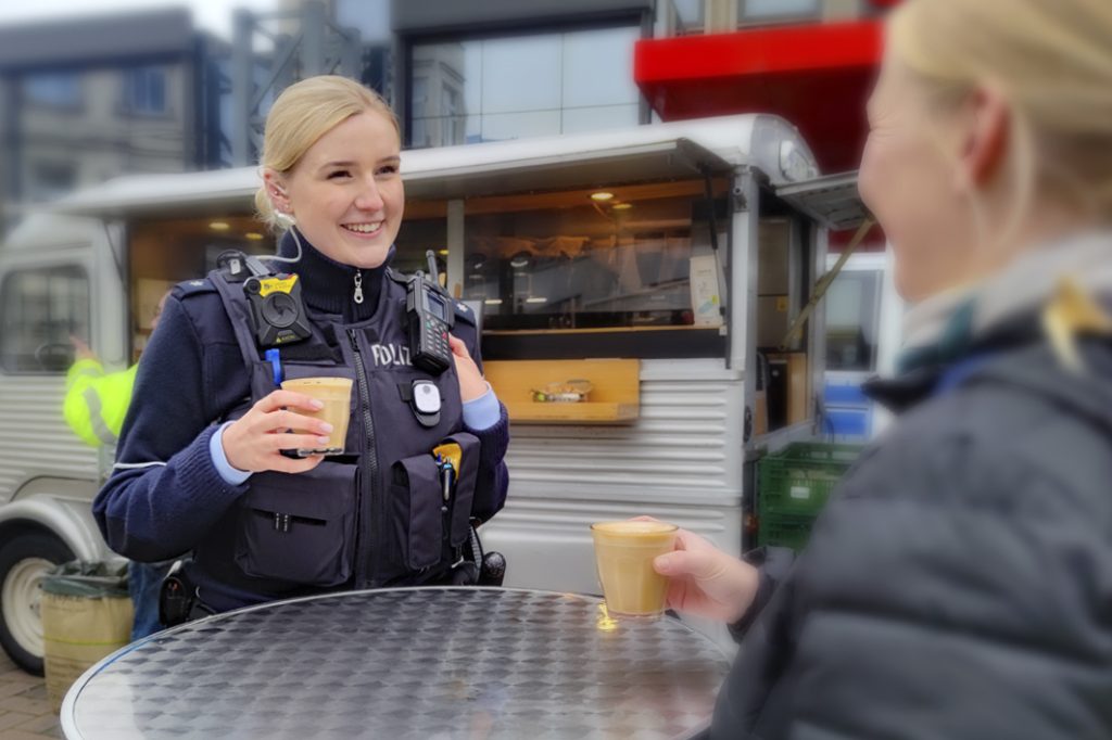 "Coffee with a Cop" macht Halt in Dorsten. Auch Innenminister Herbert Reul wird nach Dorsten kommen und mit BürgerInnen sprechen.