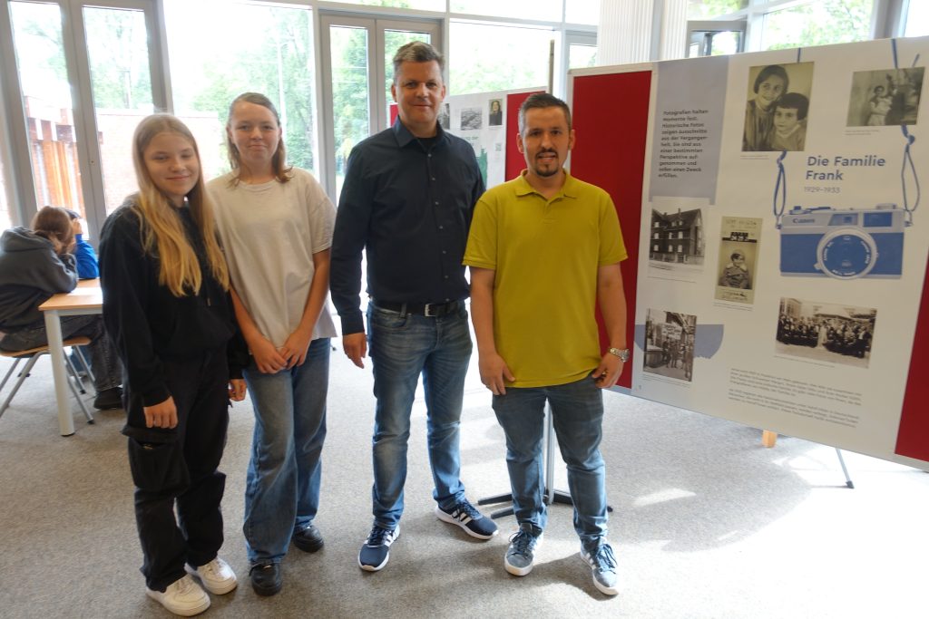 Die Gesamtschule Wulfen beteiligt sich in diesem Jahr mit einer Ausstellung am Anne Frank Tag, einem bundesweiten Schulaktionstag gegen Antisemitismus und Rassismus. 