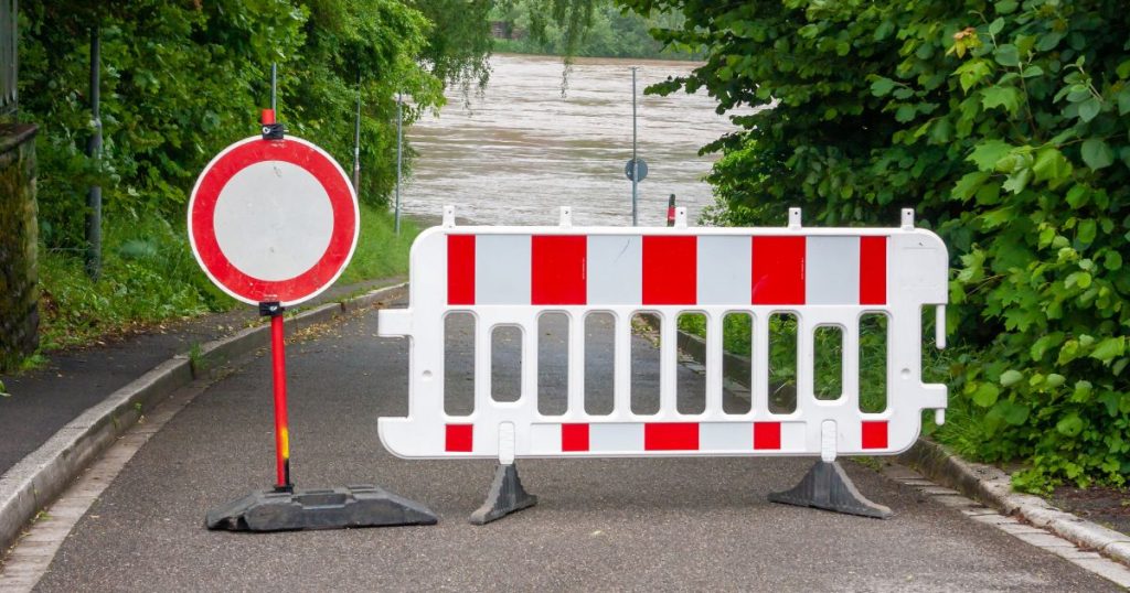 Aufgrund von dringenden Arbeiten an der Trinkwasserleitung wird die Steinstraße in Rhade ab dem 25. Juni für zwei Wochen im Bereich der Einmündung zur Straße Am Stuvenberg vollständig gesperrt