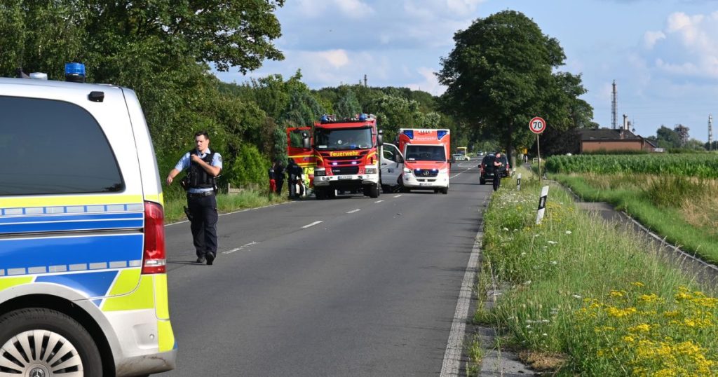 Ein schwerer Motorradunfall ereignete sich am Mittwochabend auf der B224 an der Stadtgrenze zwischen Gelsenkirchen und Dorsten, bei dem ein 44-jähriger Motorradfahrer lebensgefährlich verletzt wurde.