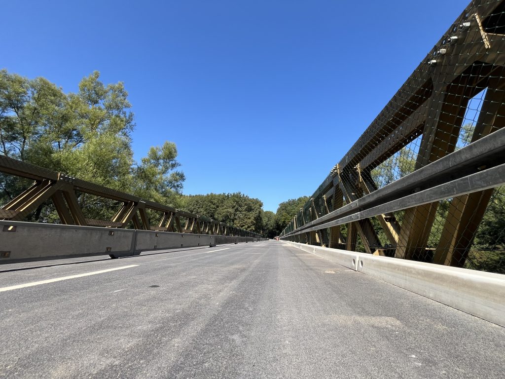 Die Arbeiten an der Hervester Brücke neigen sich dem Ende entgegen. Freitagmittag soll die Verkehrsfreigabe erfolgen.