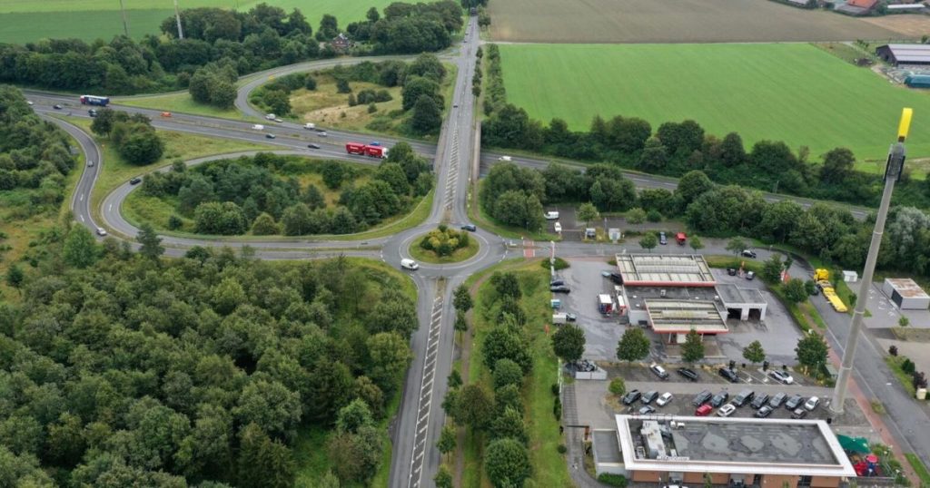 Die A31 bei Lembeck erfährt nächtliche Vollsperrungen an zwei Verbindungen wegen Schwertransporten. 