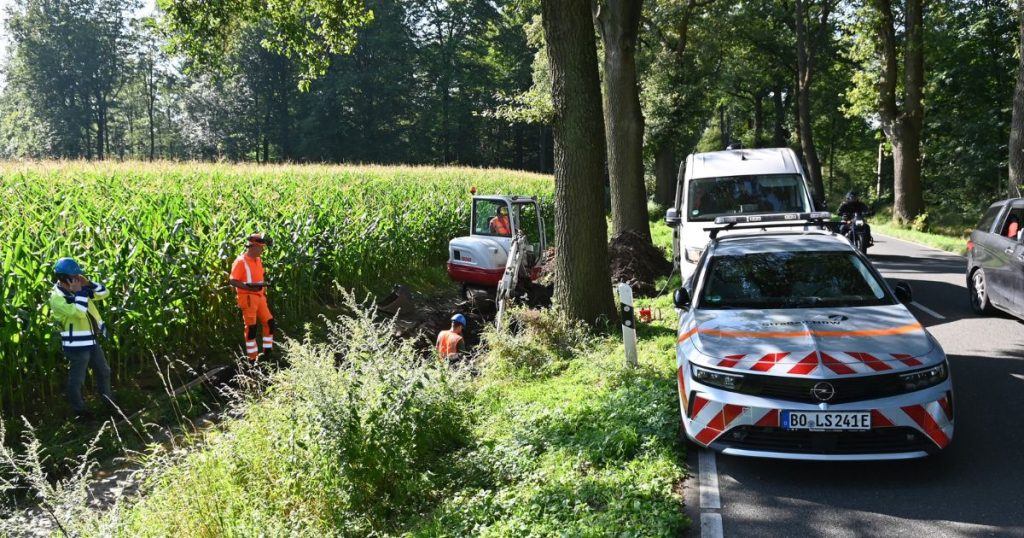 Ein Wasserrohrbruch überschwemmte Dienstagmorgen den Radweg zwischen Wulfen und Lembeck in Dorsten, was zu Verkehrsbehinderungen führte. 