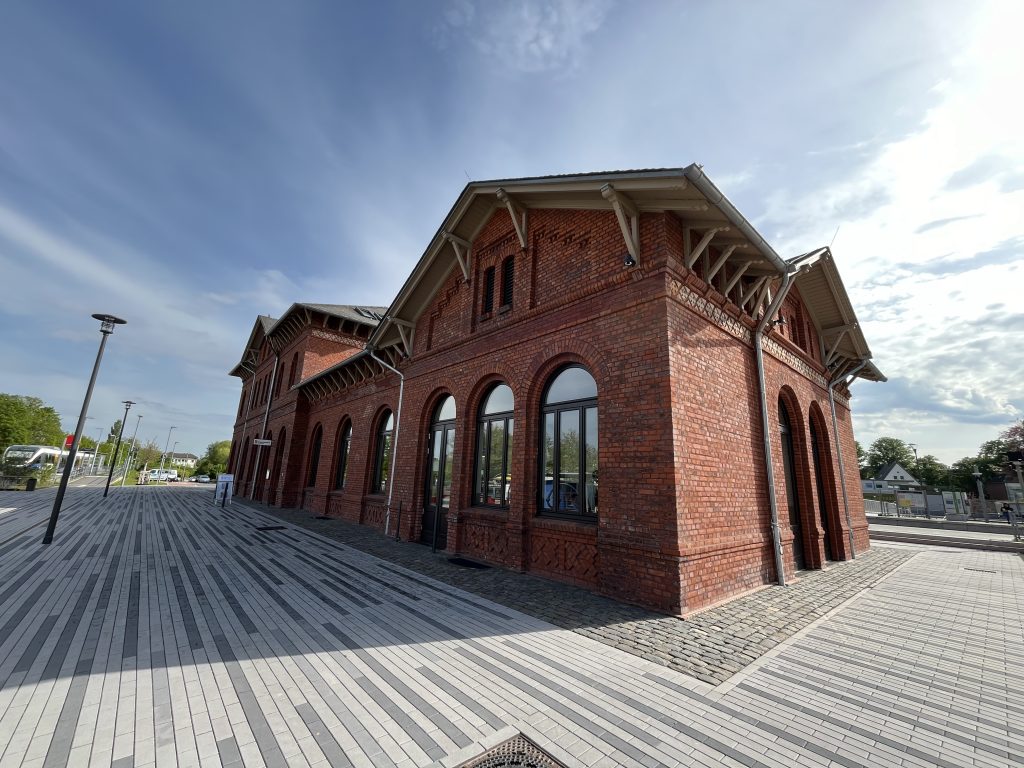 Die Stadt Dorsten ehrt Johannes Rau mit der Benennung des neugestalteten Platzes vor dem Bürgerbahnhof. Am Samstag folgt eine Veranstaltung.