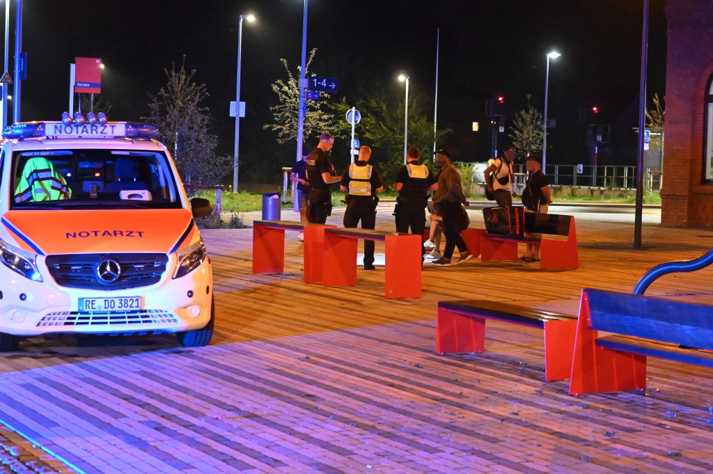 Bei einem Streit am Bürgerbahnhof Dorsten wurde ein Mann (34) mit einer abgebrochenen Glasflasche verletzt. 